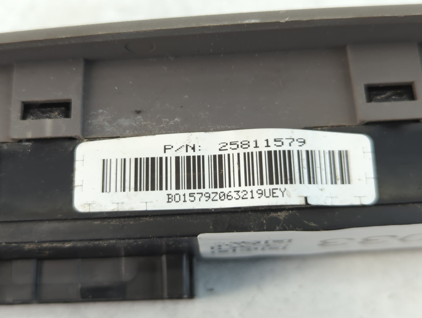 2006-2007 Buick Rainier Master Power Window Switch Replacement Driver Side Left P/N:25811579 Fits Fits 2006 2007 OEM Used Auto Parts - Oemusedautoparts1.com