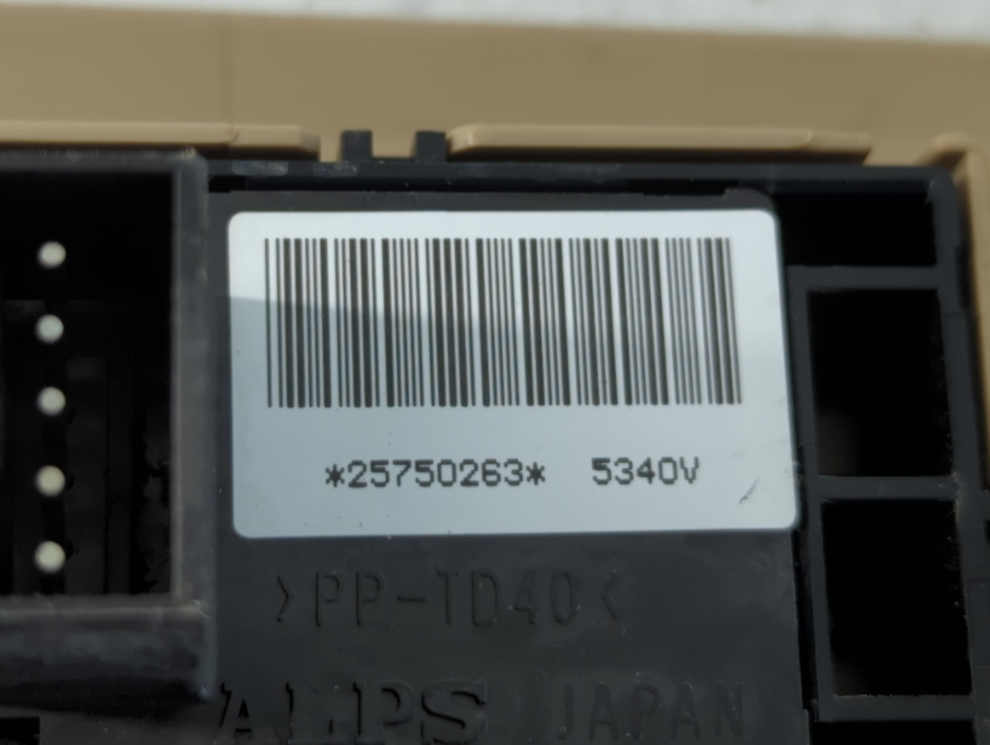 2004-2006 Cadillac Srx Master Power Window Switch Replacement Driver Side Left P/N:25750263 Fits Fits 2003 2004 2005 2006 2007 OEM Used Auto Parts - Oemusedautoparts1.com