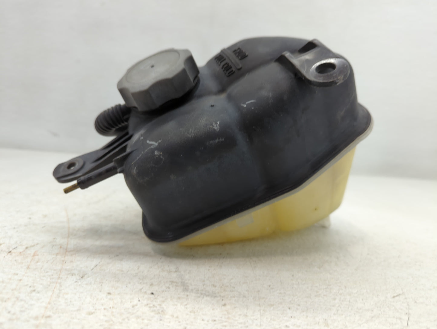 2008-2015 Cadillac Cts Radiator Coolant Overflow Expansion Tank Bottle - Oemusedautoparts1.com