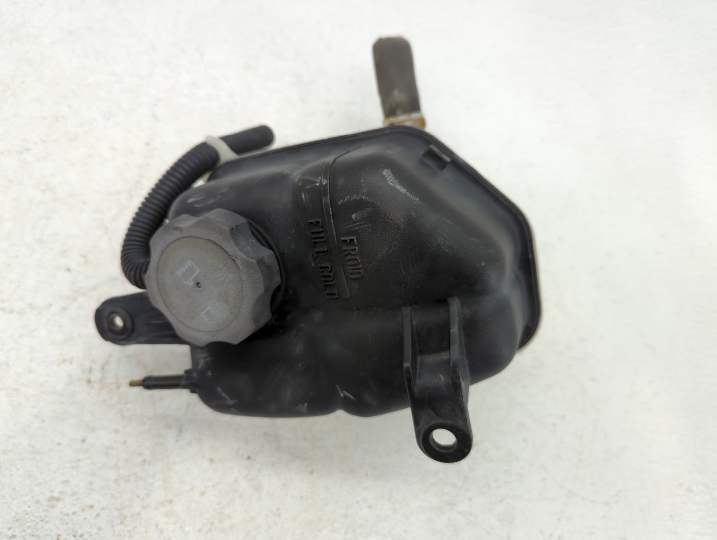 2008-2015 Cadillac Cts Radiator Coolant Overflow Expansion Tank Bottle - Oemusedautoparts1.com