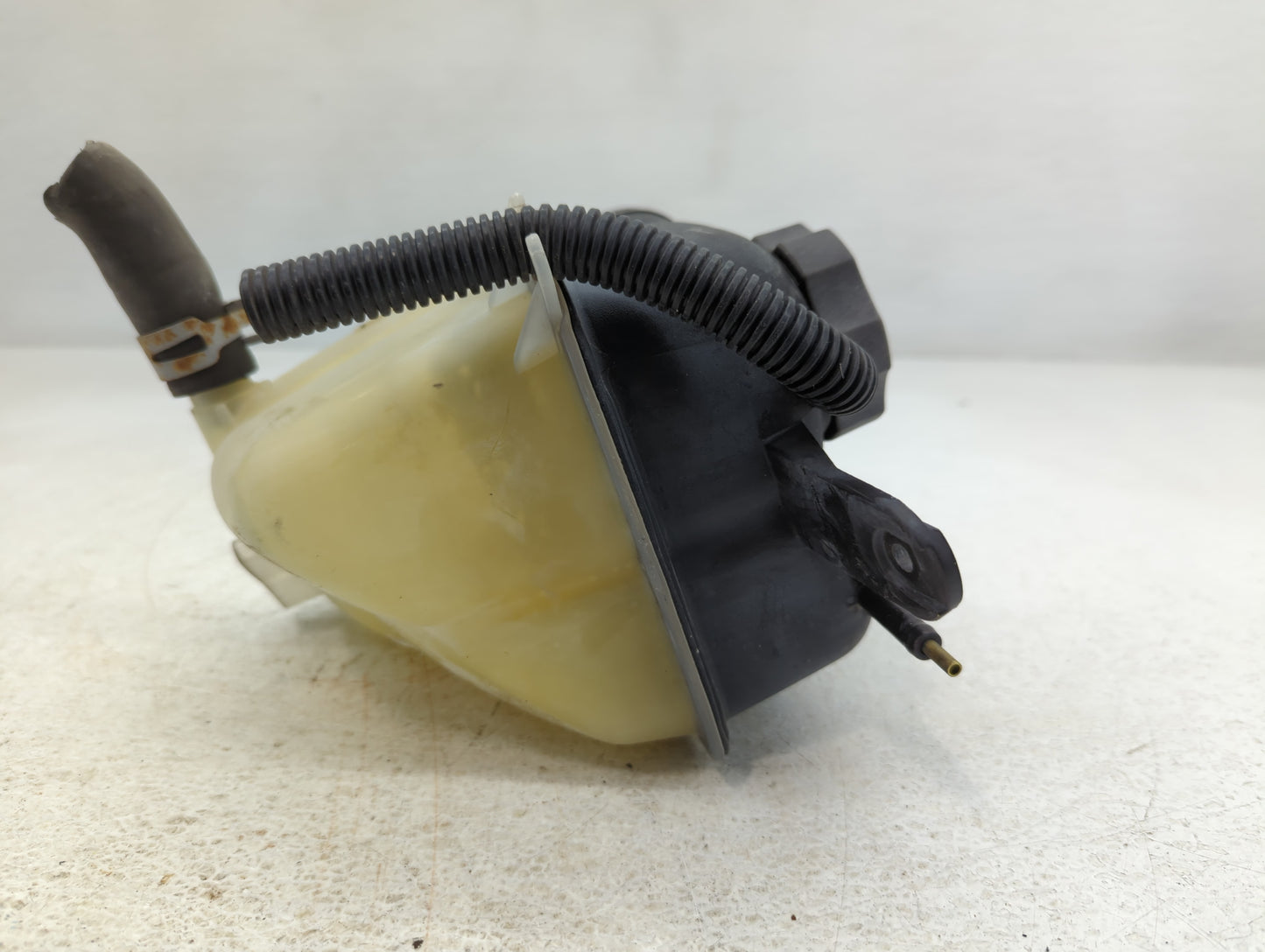 2008-2015 Cadillac Cts Radiator Coolant Overflow Expansion Tank Bottle - Oemusedautoparts1.com