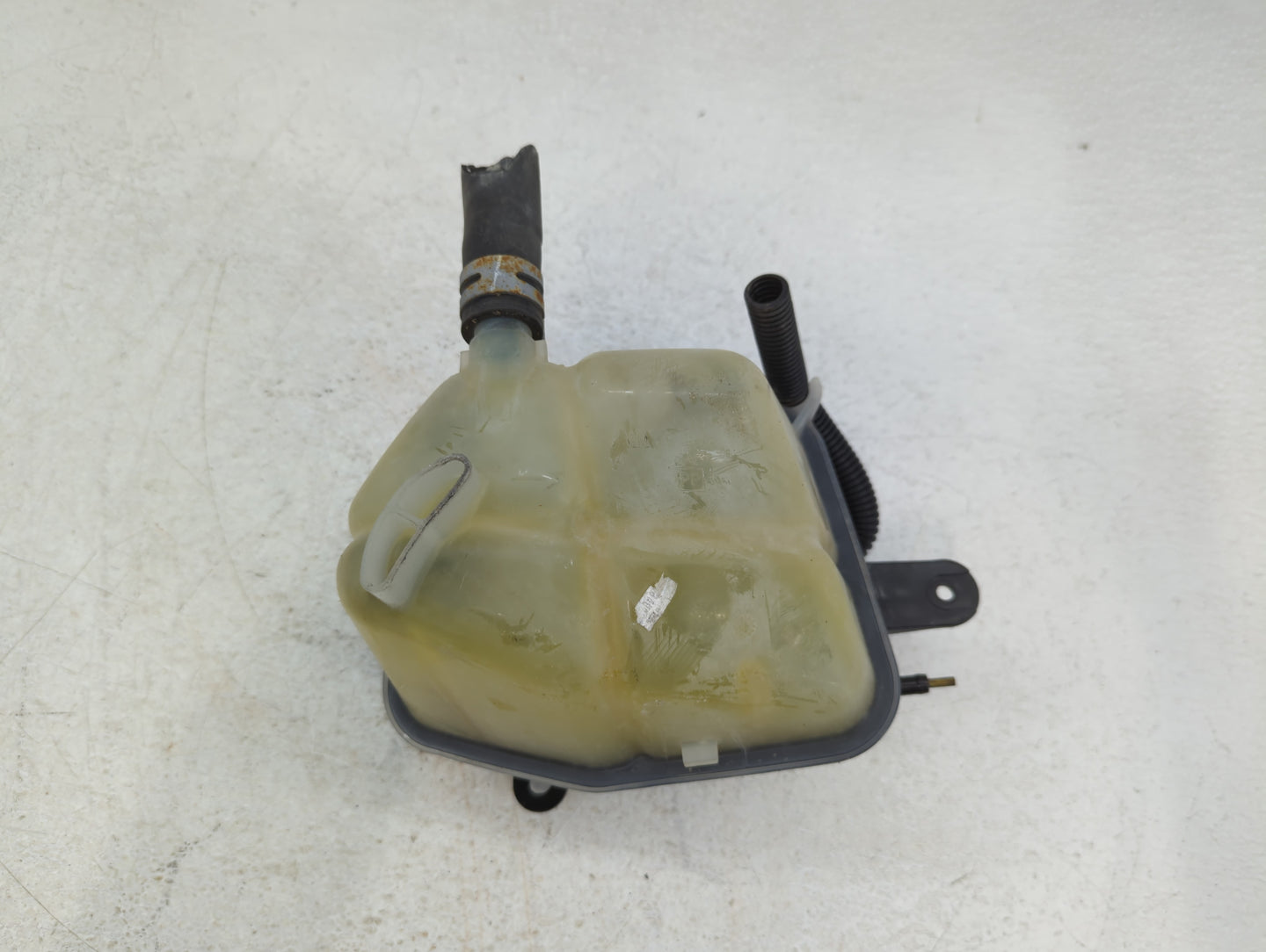 2008-2015 Cadillac Cts Radiator Coolant Overflow Expansion Tank Bottle - Oemusedautoparts1.com