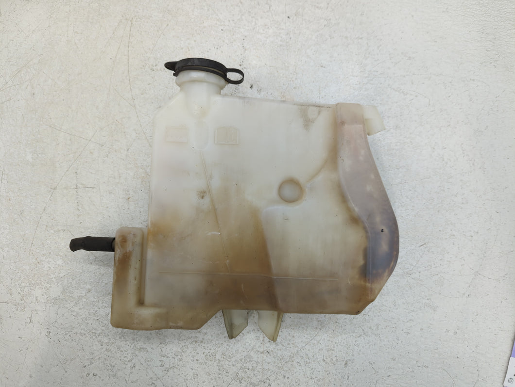 2004 Pontiac Grand Prix Radiator Coolant Overflow Expansion Tank Bottle