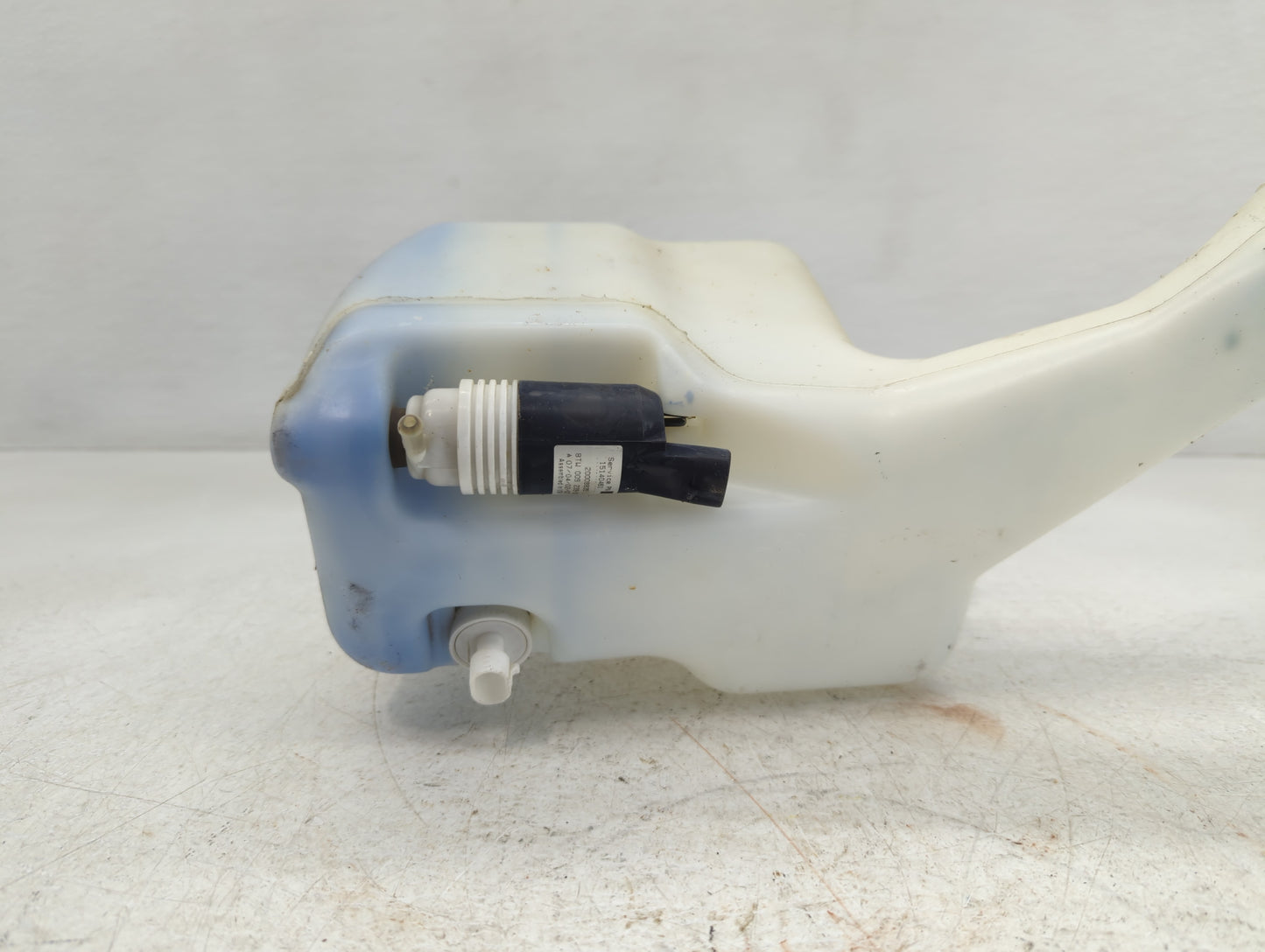 2006-2008 Pontiac Grand Prix Windshield Washer Fluid Reservoir Bottle Oem - Oemusedautoparts1.com