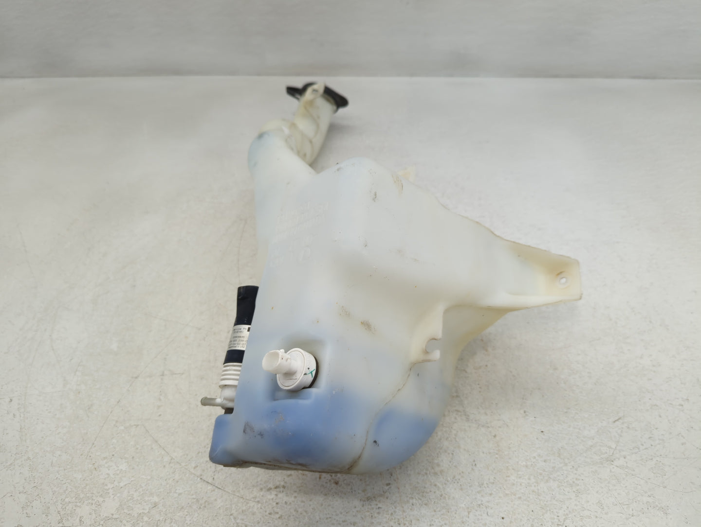 2006-2008 Pontiac Grand Prix Windshield Washer Fluid Reservoir Bottle Oem - Oemusedautoparts1.com