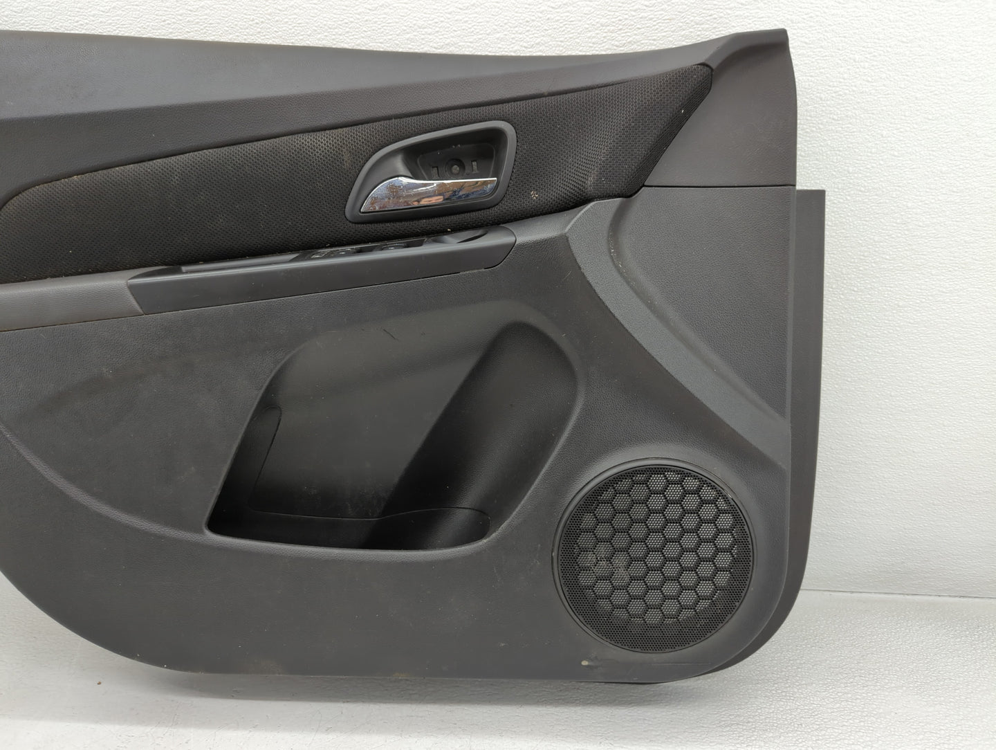 2008 Pontiac Grand Prix Front Right Passenger Interior Door Panel Trim - Oemusedautoparts1.com
