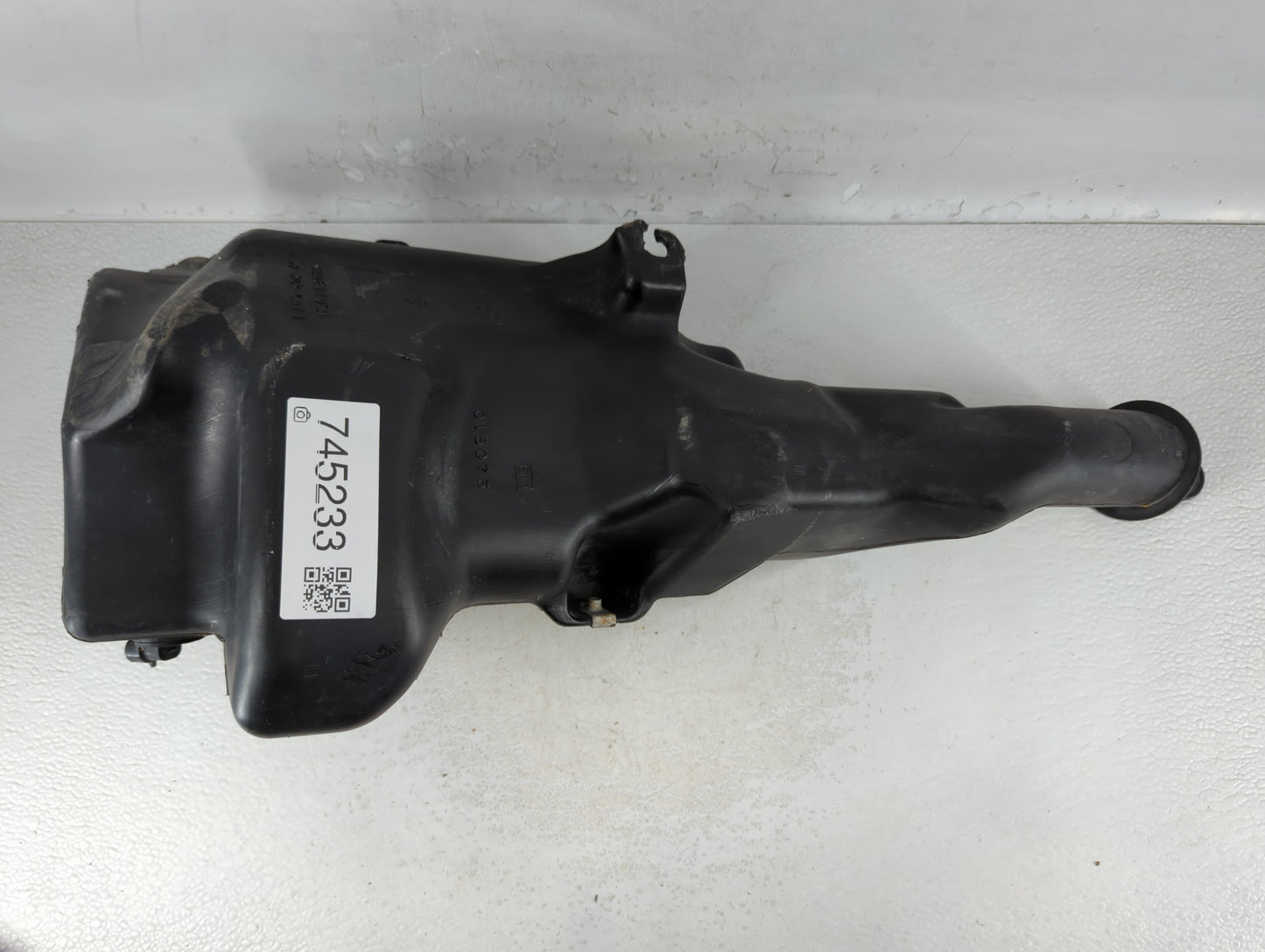 2008-2009 Cadillac Cts Windshield Washer Fluid Reservoir Bottle Oem - Oemusedautoparts1.com
