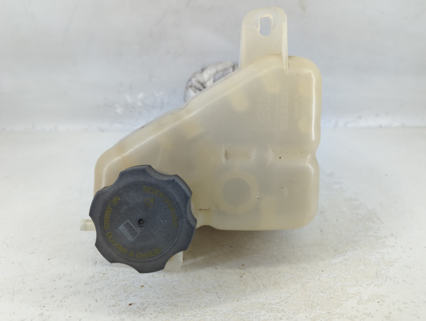2006-2007 Pontiac G6 Radiator Coolant Overflow Expansion Tank Bottle - Oemusedautoparts1.com