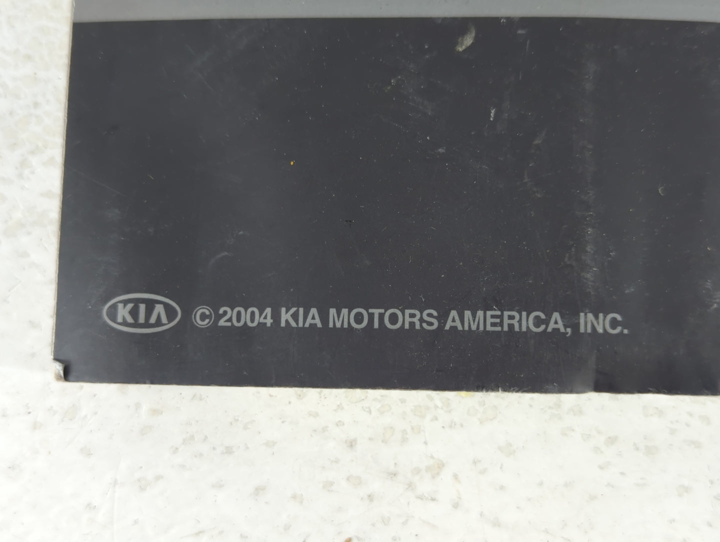 2004 Kia Sedona Owners Manual Book Guide P/N:UV 050 PS 013 OEM Used Auto Parts - Oemusedautoparts1.com