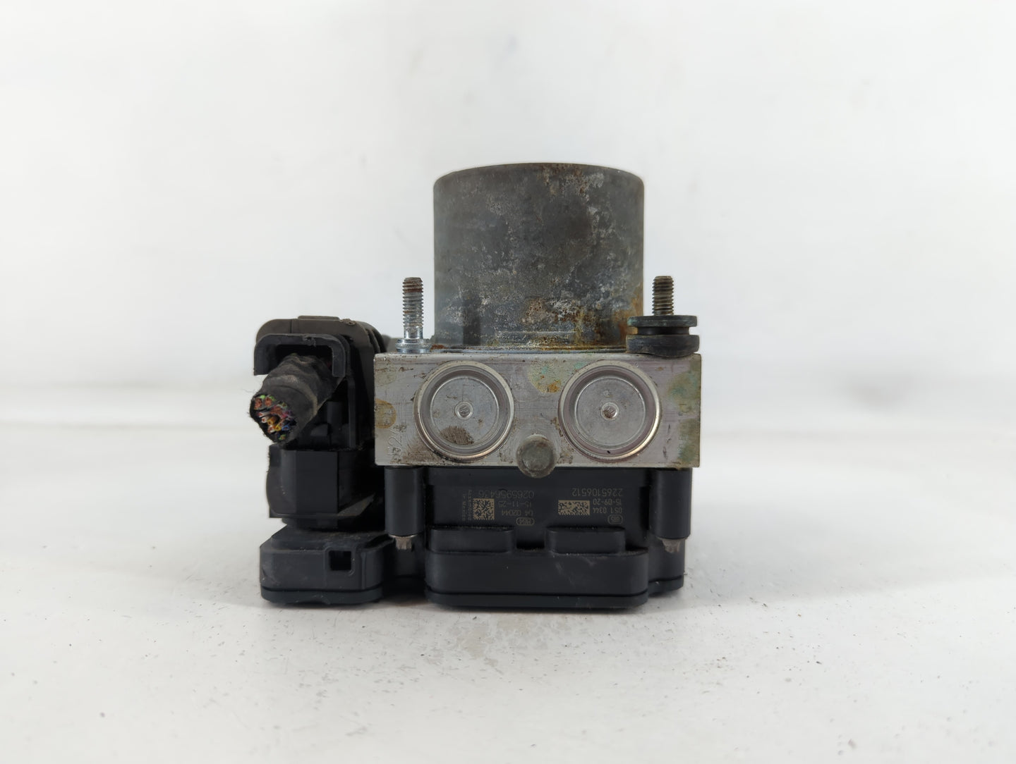 2014-2016 Lincoln Mks ABS Pump Control Module Replacement P/N:FG13-2C405-A Fits Fits 2014 2015 2016 2017 2018 2019 OEM Used Auto Parts - Oemusedautoparts1.com