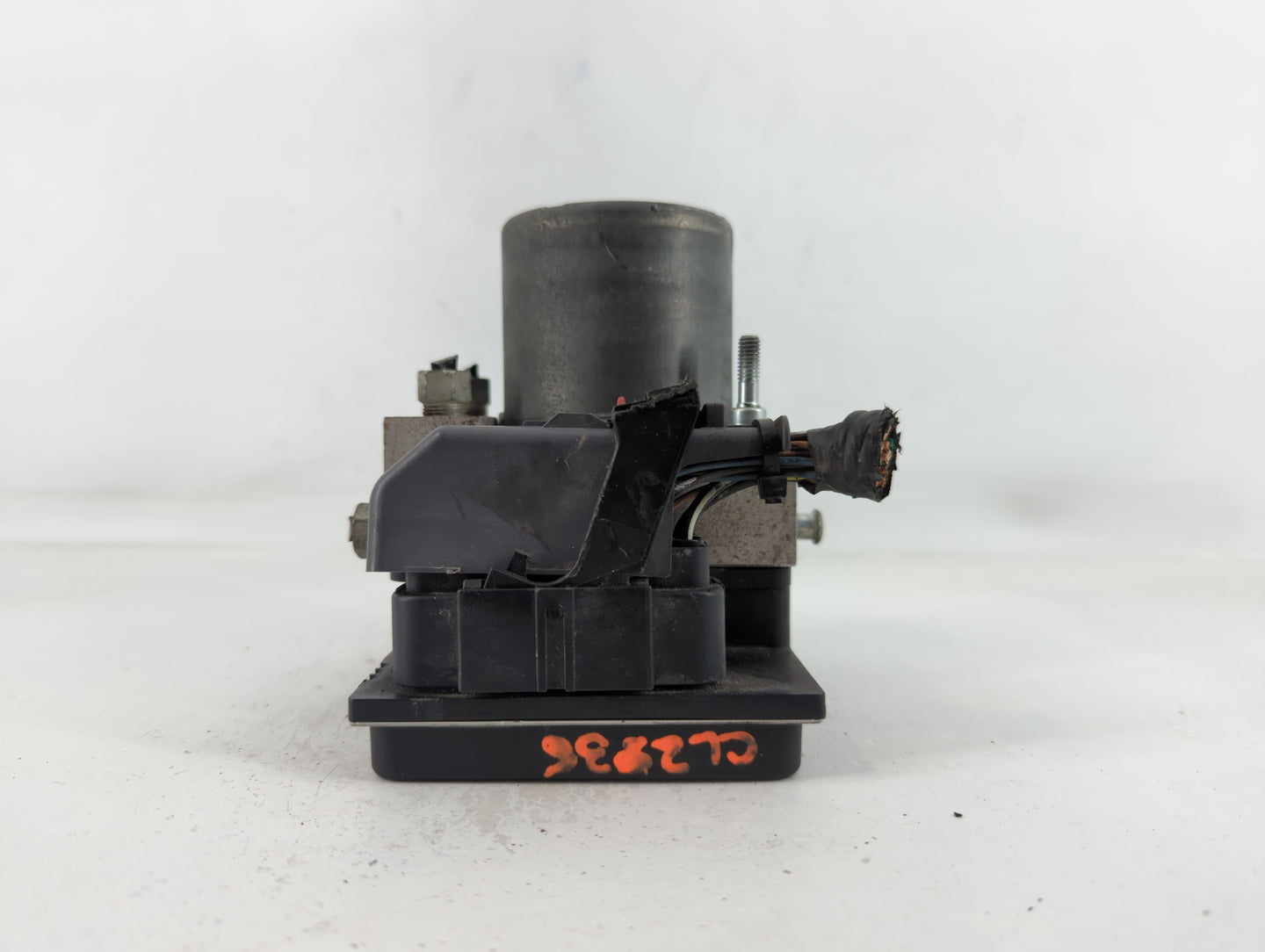 2012-2017 Buick Enclave ABS Pump Control Module Replacement P/N:130914/1/0854 Fits Fits 2012 2013 2014 2015 2016 2017 OEM Used Auto Parts - Oemusedautoparts1.com