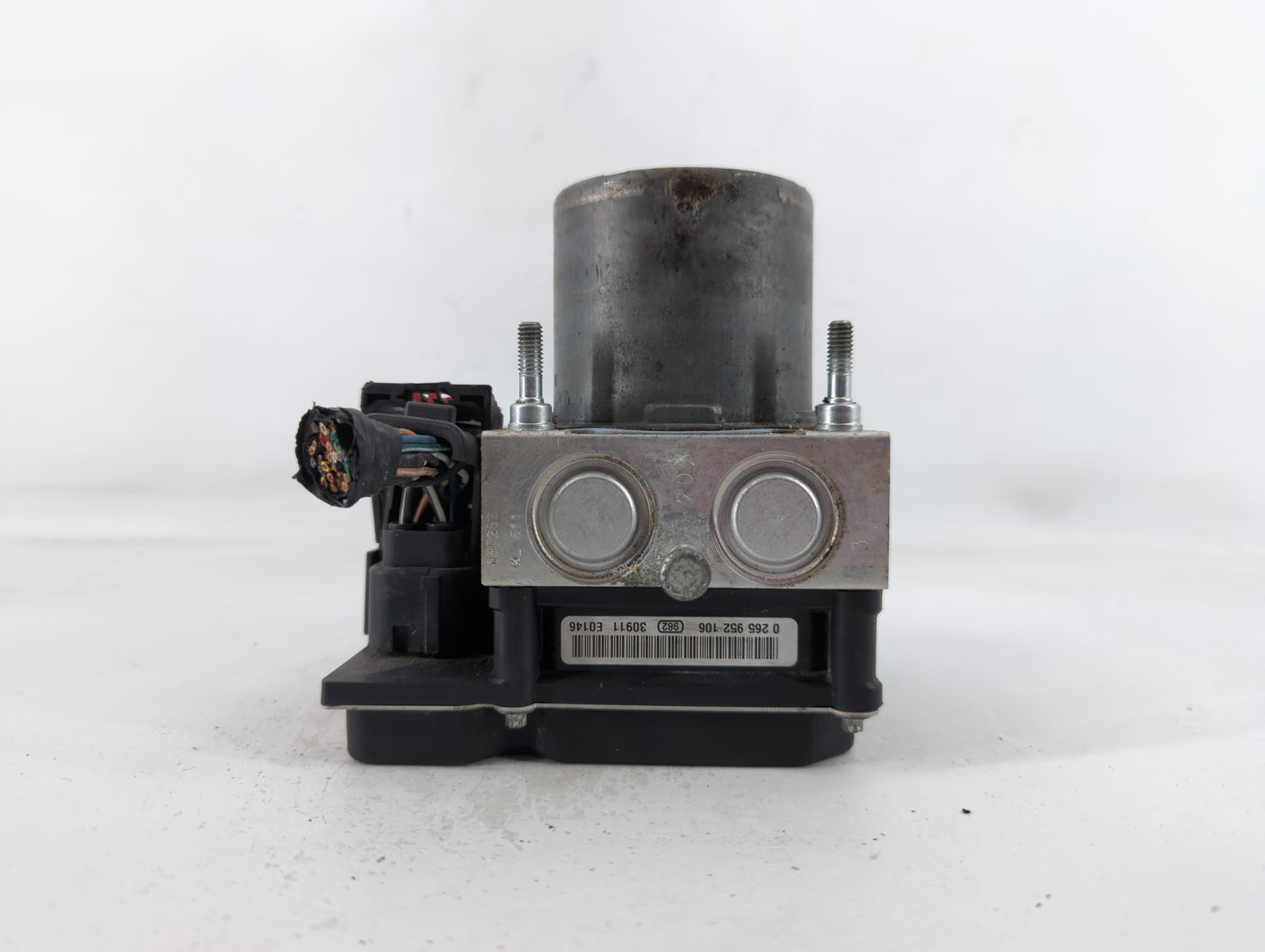 2012-2017 Buick Enclave ABS Pump Control Module Replacement P/N:130914/1/0854 Fits Fits 2012 2013 2014 2015 2016 2017 OEM Used Auto Parts - Oemusedautoparts1.com