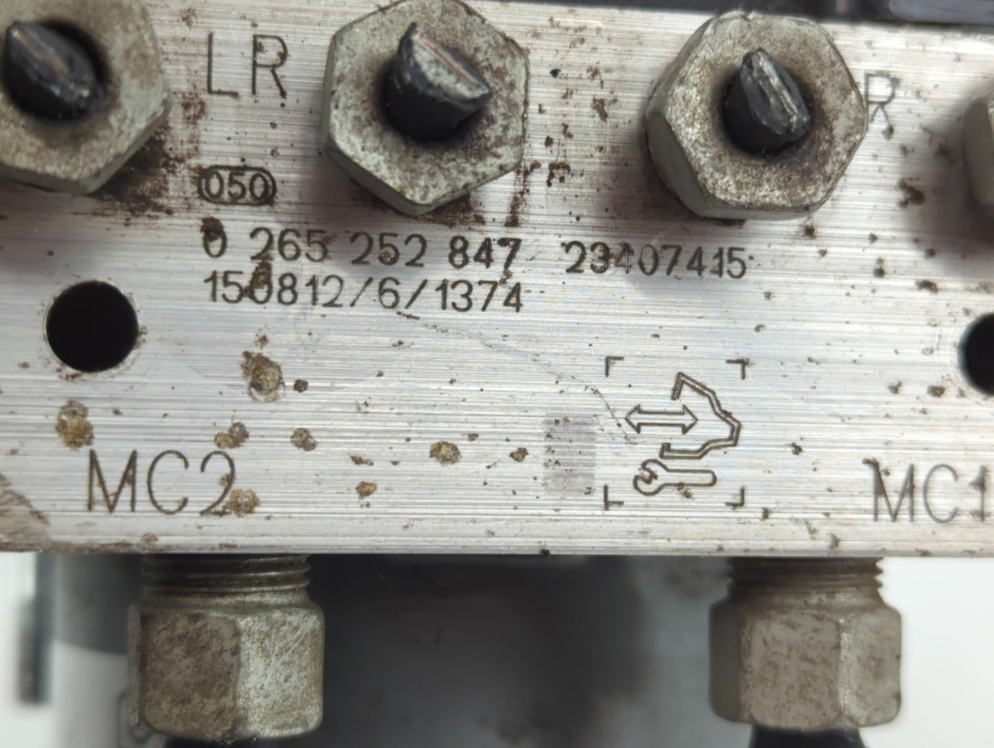 2012-2017 Buick Enclave ABS Pump Control Module Replacement P/N:23407415 0 265 252 847 Fits Fits 2012 2013 2014 2015 2016 2017 OEM Used Auto Parts - Oemusedautoparts1.com