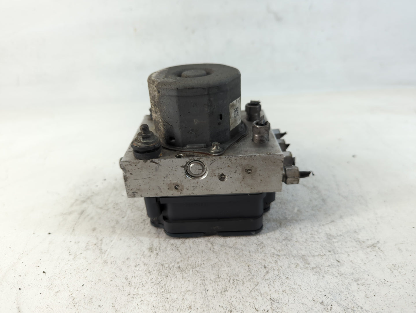 2013 Chrysler Town & Country ABS Pump Control Module Replacement P/N:8183803AA Fits OEM Used Auto Parts - Oemusedautoparts1.com