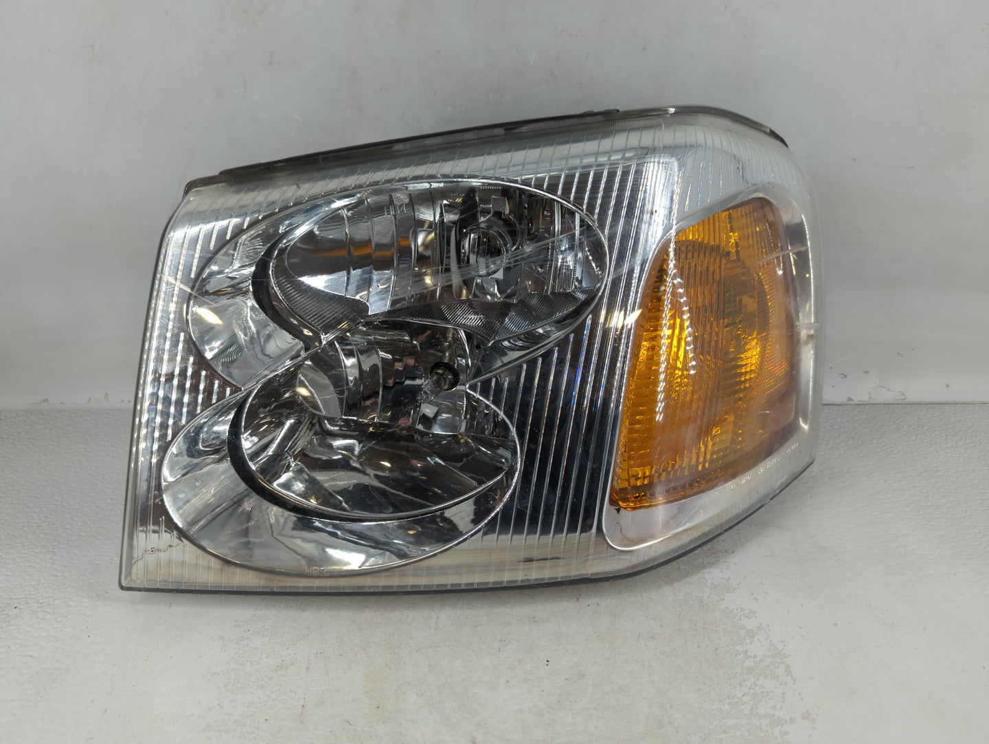 2002-2006 Gmc Envoy Xl Passenger Right Oem Head Light Headlight Lamp - Oemusedautoparts1.com