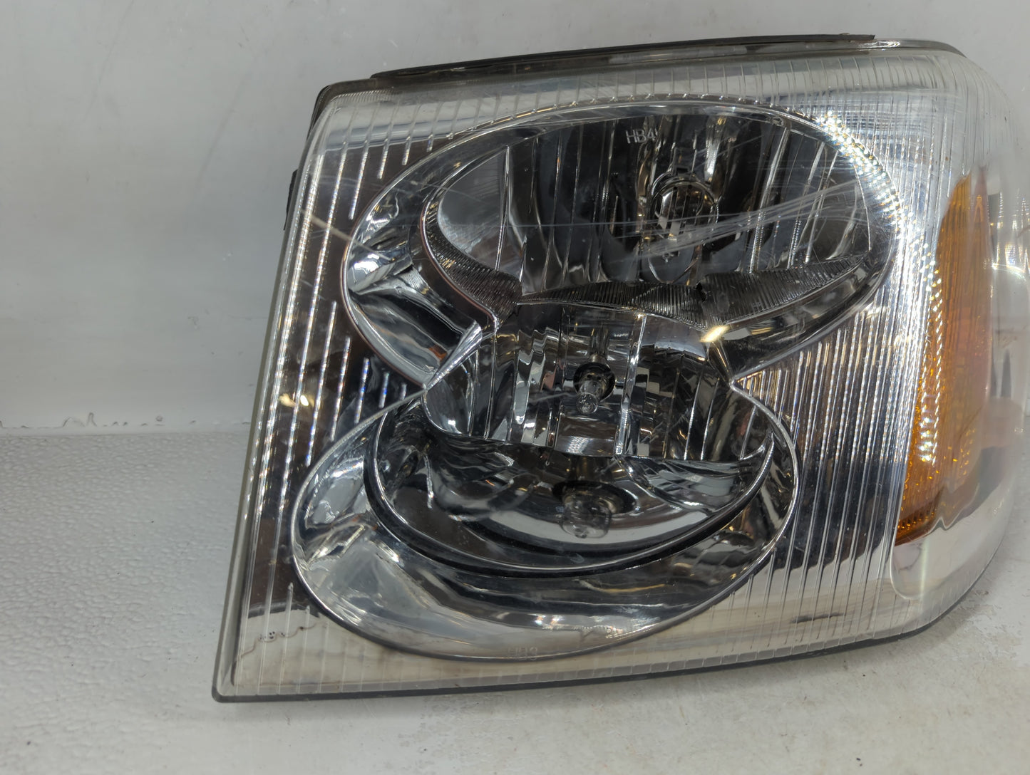 2002-2006 Gmc Envoy Xl Passenger Right Oem Head Light Headlight Lamp - Oemusedautoparts1.com