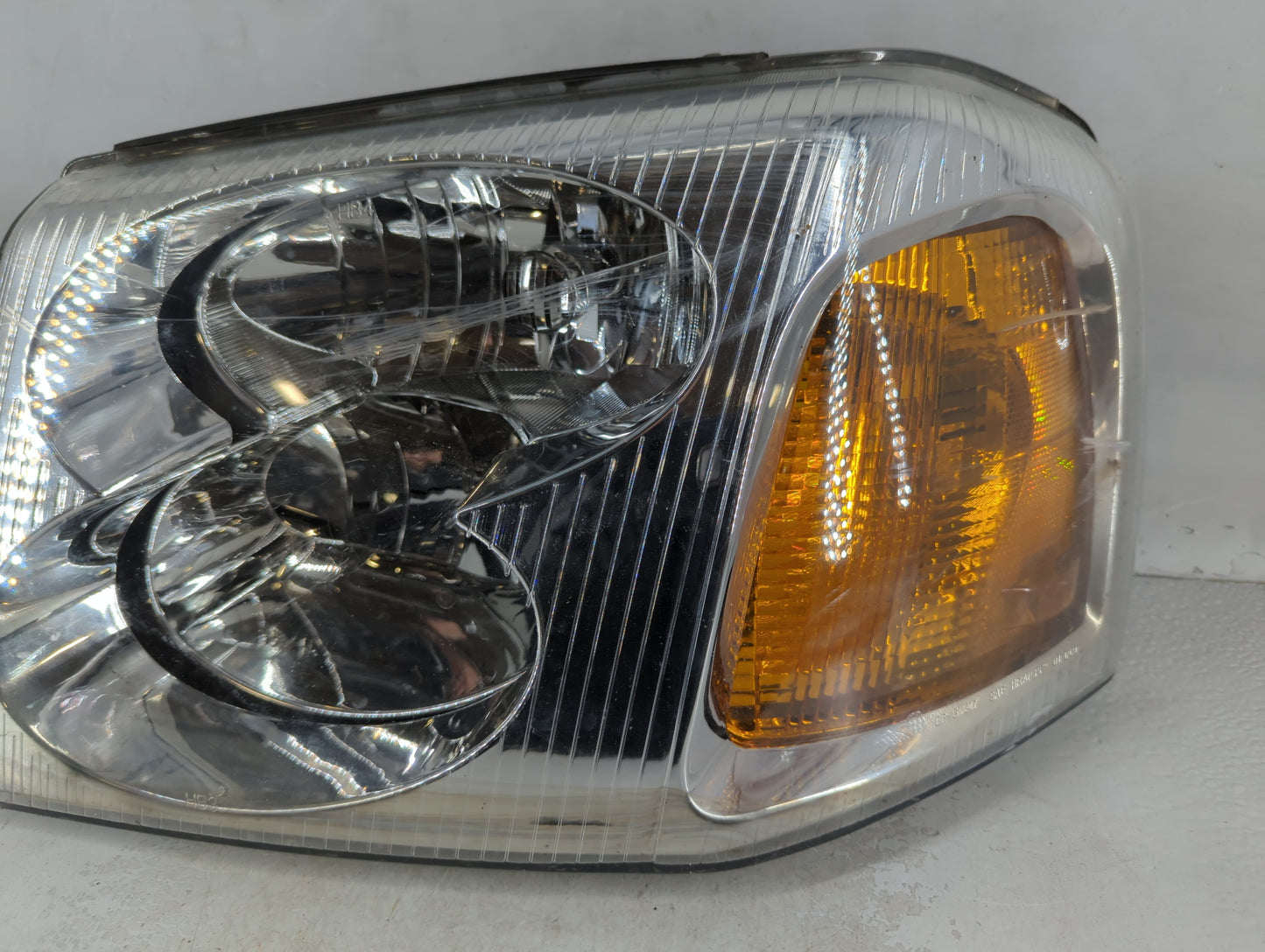 2002-2006 Gmc Envoy Xl Passenger Right Oem Head Light Headlight Lamp - Oemusedautoparts1.com