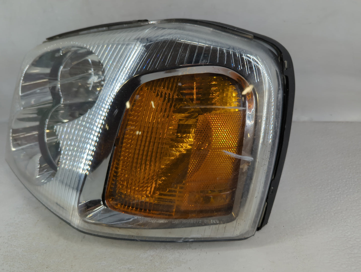 2002-2006 Gmc Envoy Xl Passenger Right Oem Head Light Headlight Lamp - Oemusedautoparts1.com