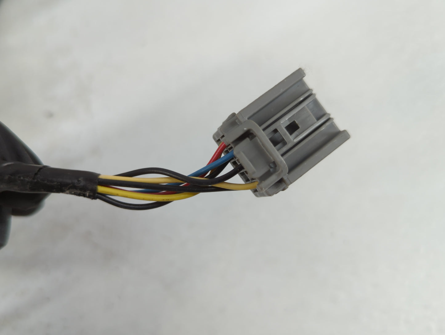 2009 Saturn Outlook Side Mirror Replacement Passenger Right View Door Mirror P/N:22842482 Fits OEM Used Auto Parts - Oemusedautoparts1.com