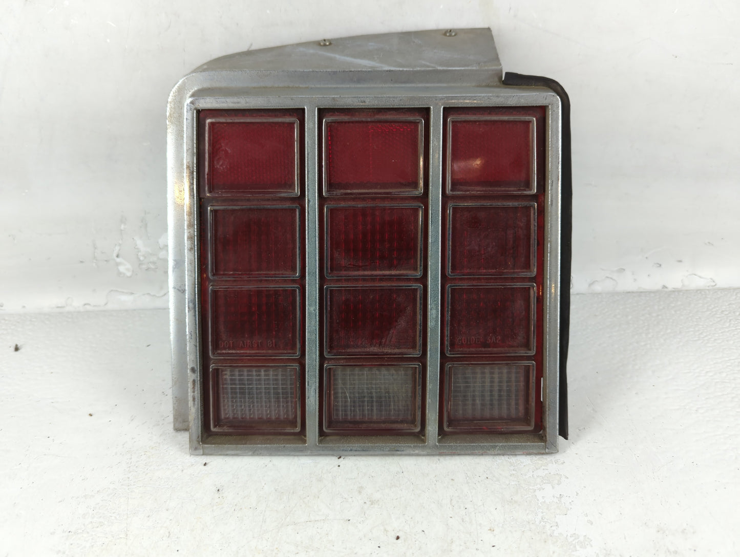 1981 Oldsmobile Cutlass Tail Light Assembly Passenger Right OEM P/N:5937532 5933996 Fits OEM Used Auto Parts - Oemusedautoparts1.com