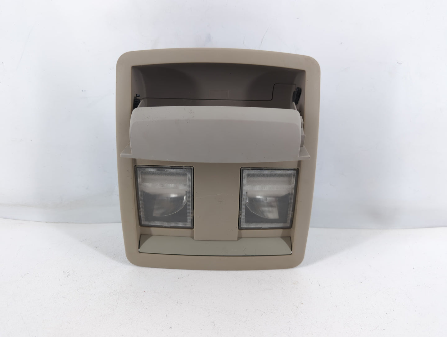 2005 Chrysler 300 Overhead Roof Console - Oemusedautoparts1.com