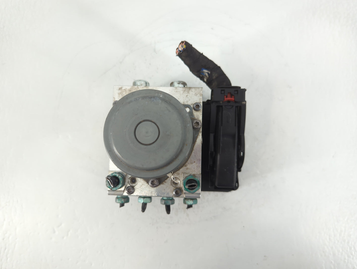 2019-2020 Buick Enclave ABS Pump Control Module Replacement P/N:84728142 Fits Fits 2019 2020 2021 2022 OEM Used Auto Parts - Oemusedautoparts1.com