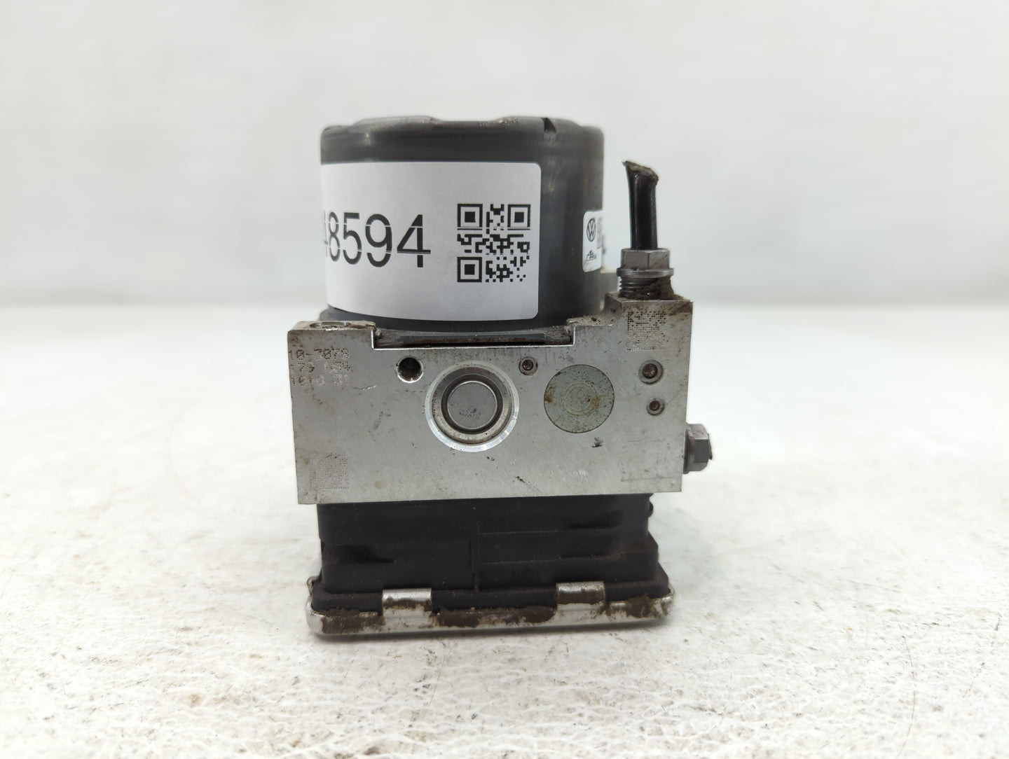 2018-2020 Volkswagen Tiguan ABS Pump Control Module Replacement P/N:5Q0 614 517 CE Fits Fits 2018 2019 2020 OEM Used Auto Parts - Oemusedautoparts1.com