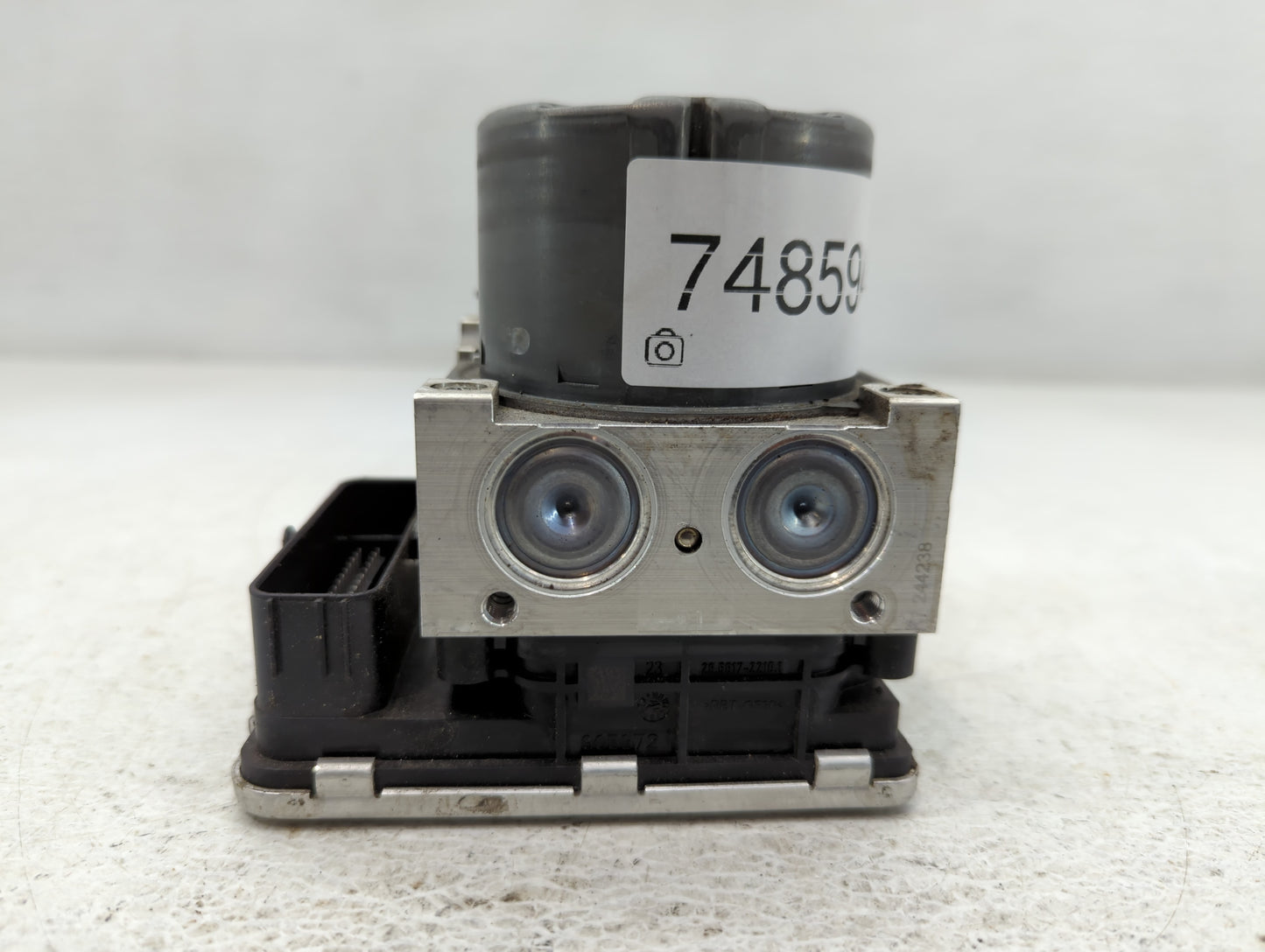 2018-2020 Volkswagen Tiguan ABS Pump Control Module Replacement P/N:5Q0 614 517 CE Fits Fits 2018 2019 2020 OEM Used Auto Parts - Oemusedautoparts1.com