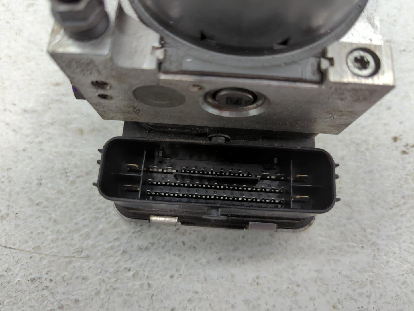 2018-2020 Volkswagen Tiguan ABS Pump Control Module Replacement P/N:5Q0 614 517 CE Fits Fits 2018 2019 2020 OEM Used Auto Parts - Oemusedautoparts1.com