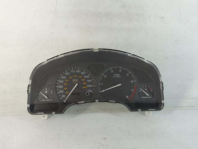 2002-2003 Saturn Vue Instrument Cluster Speedometer Gauges P/N:22688555 1868419 Fits Fits 2002 2003 OEM Used Auto Parts