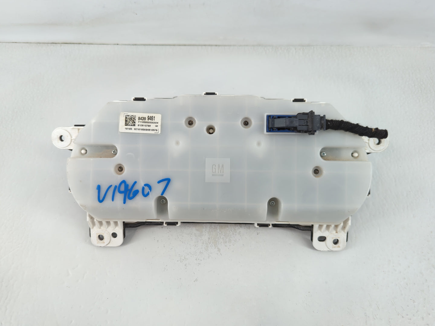 2019 Chevrolet Traverse Instrument Cluster Speedometer Gauges P/N:84399461 Fits OEM Used Auto Parts - Oemusedautoparts1.com