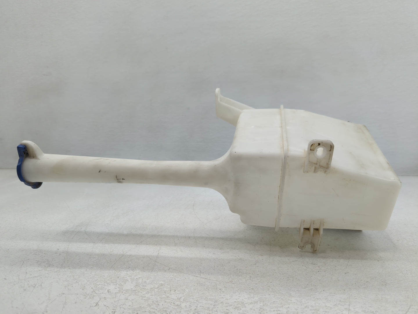 2010-2013 Hyundai Tucson Windshield Washer Fluid Reservoir Bottle Oem - Oemusedautoparts1.com