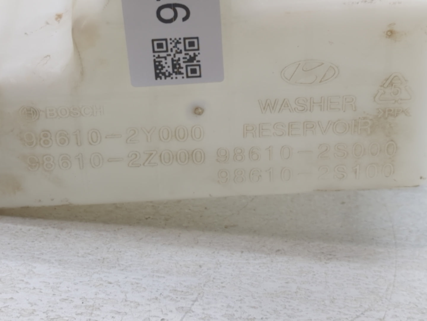 2010-2013 Hyundai Tucson Windshield Washer Fluid Reservoir Bottle Oem - Oemusedautoparts1.com