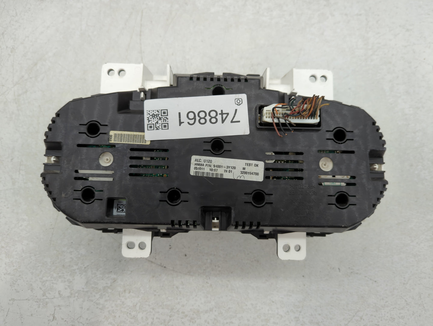 2011-2012 Hyundai Elantra Instrument Cluster Speedometer Gauges P/N:94001-3Y120 Fits Fits 2011 2012 OEM Used Auto Parts - Oemusedautoparts1.com