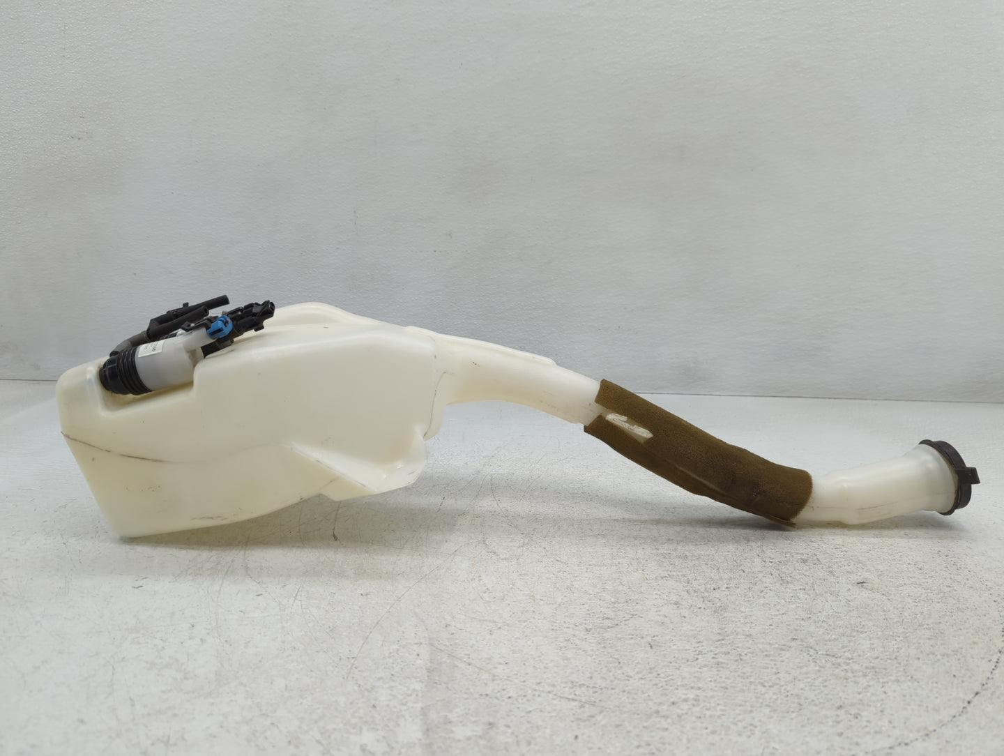 2010-2017 Buick Enclave Windshield Washer Fluid Reservoir Bottle Oem - Oemusedautoparts1.com