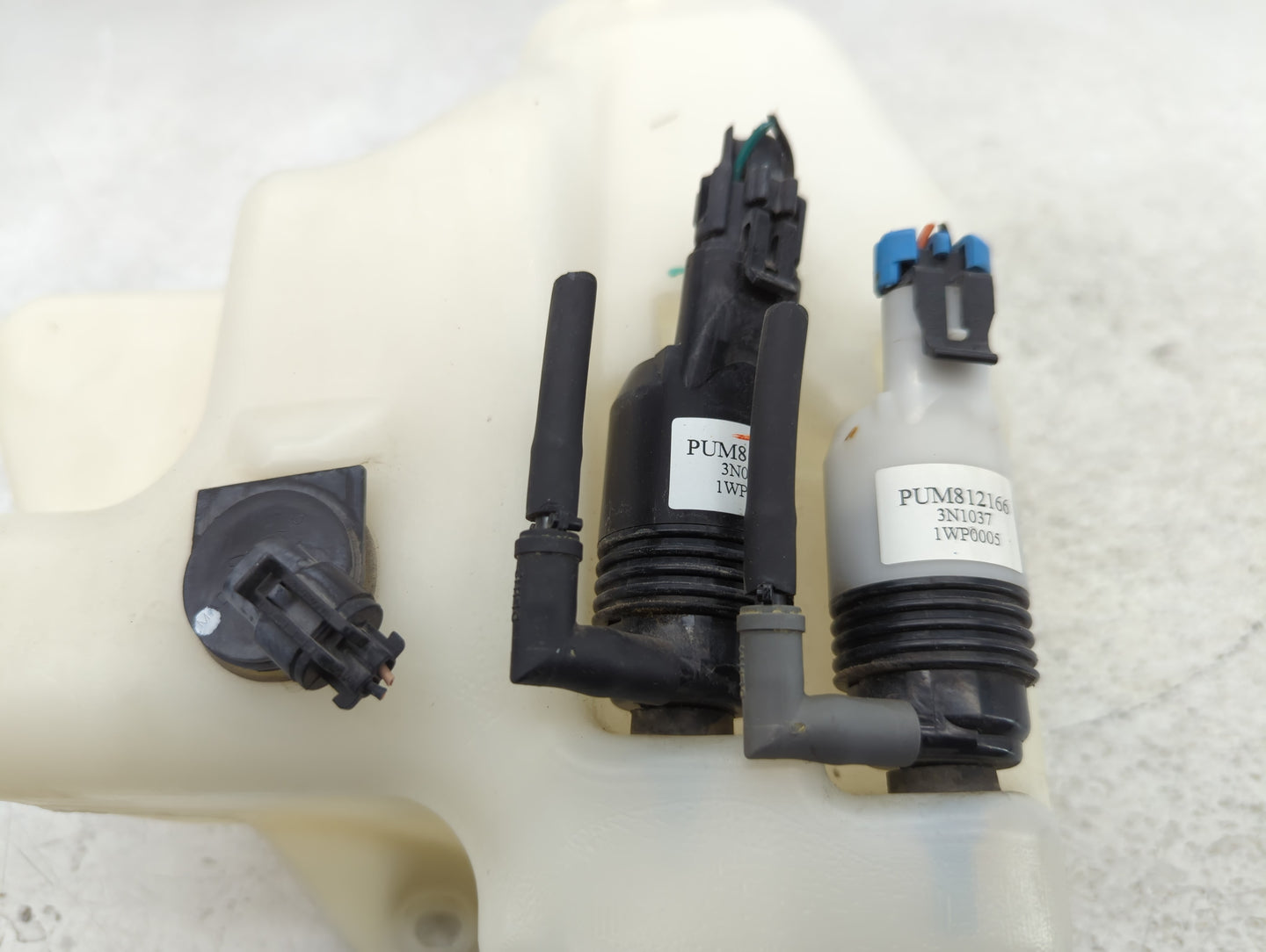2010-2017 Buick Enclave Windshield Washer Fluid Reservoir Bottle Oem - Oemusedautoparts1.com