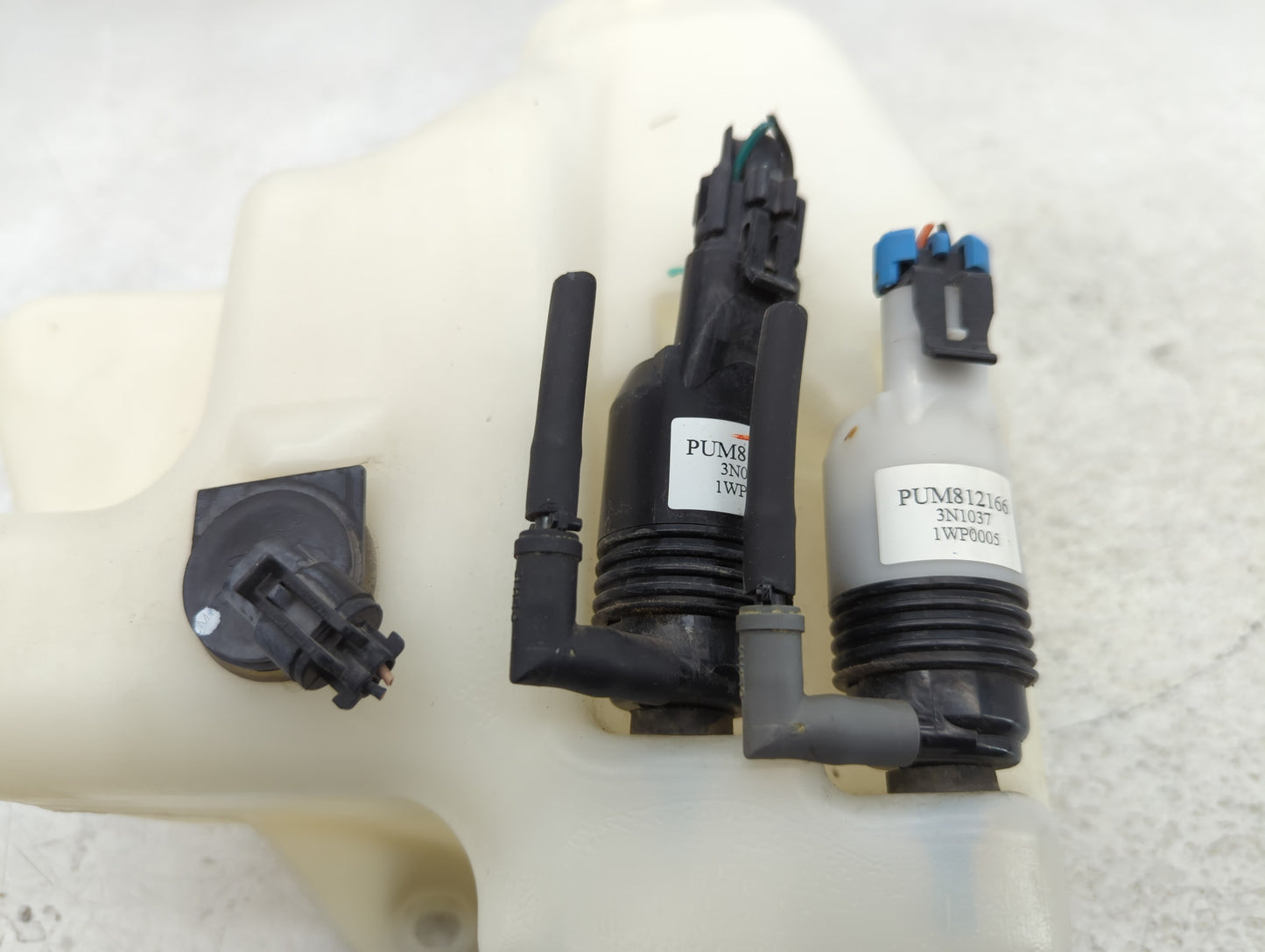2010-2017 Buick Enclave Windshield Washer Fluid Reservoir Bottle Oem - Oemusedautoparts1.com