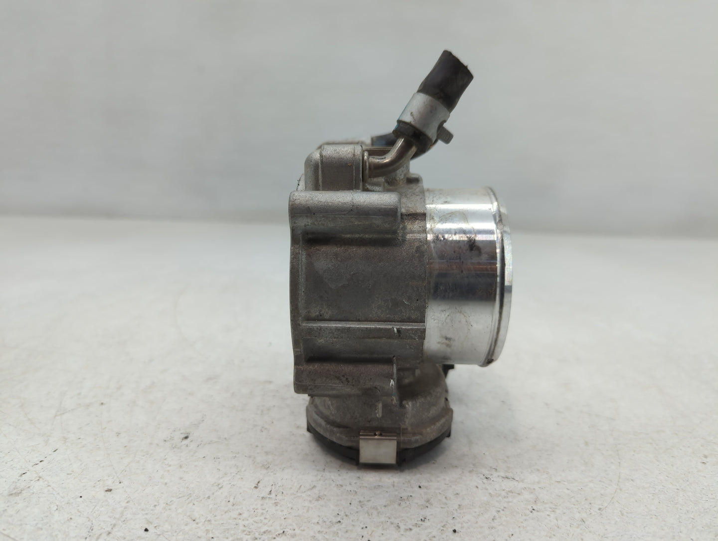 2015-2019 Hyundai Sonata Throttle Body P/N:35100-2G600 Fits Fits 2015 2016 2017 2018 2019 2020 2021 OEM Used Auto Parts - Oemusedautoparts1.com