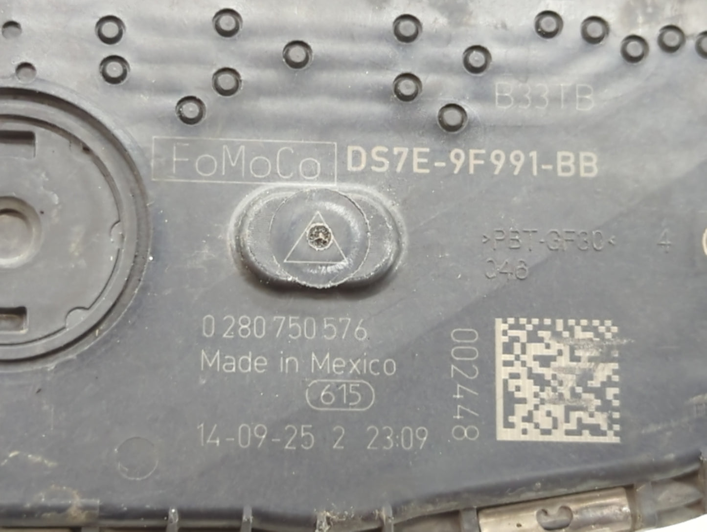 2014-2018 Ford Focus Throttle Body P/N:DS7E-9F991-BB Fits Fits 2014 2015 2016 2017 2018 2019 2020 2021 2022 OEM Used Auto Parts - Oemusedautoparts1.com