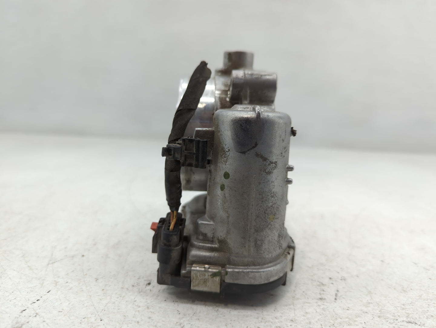 2011-2022 Dodge Challenger Throttle Body P/N:0 280 750 570 05184349AC Fits OEM Used Auto Parts - Oemusedautoparts1.com