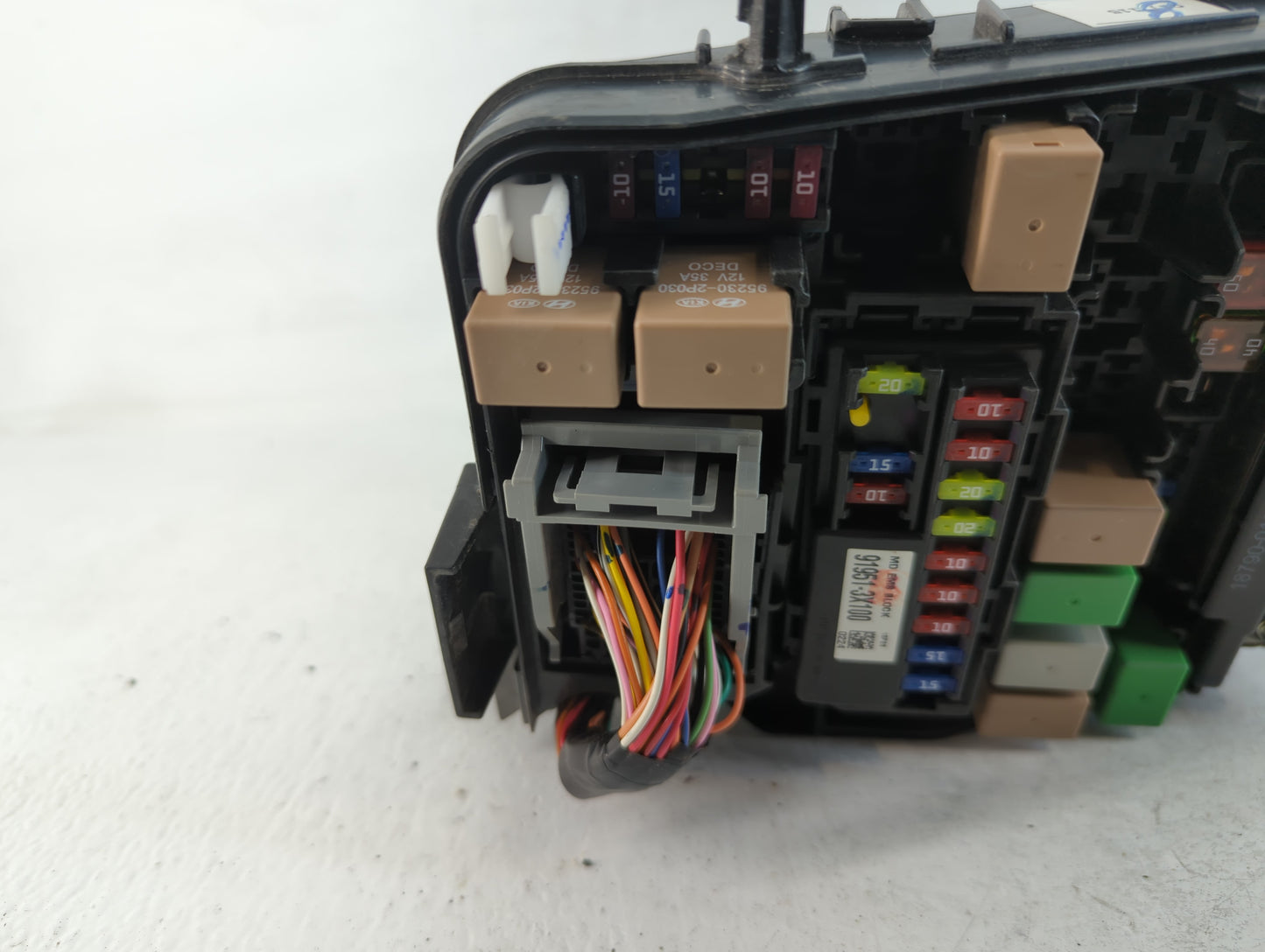2014-2016 Hyundai Elantra Fusebox Fuse Box Panel Relay Module P/N:VS912013Y060UA Fits Fits 2014 2015 2016 OEM Used Auto Parts - Oemusedautoparts1.com