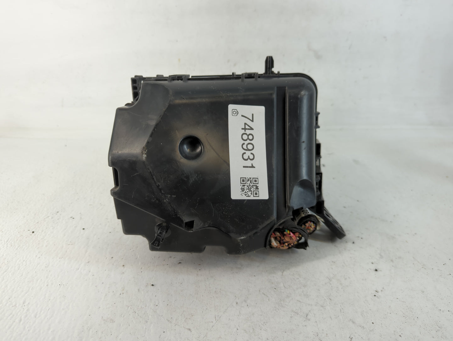 2014-2016 Hyundai Elantra Fusebox Fuse Box Panel Relay Module P/N:VS912013Y060UA Fits Fits 2014 2015 2016 OEM Used Auto Parts - Oemusedautoparts1.com