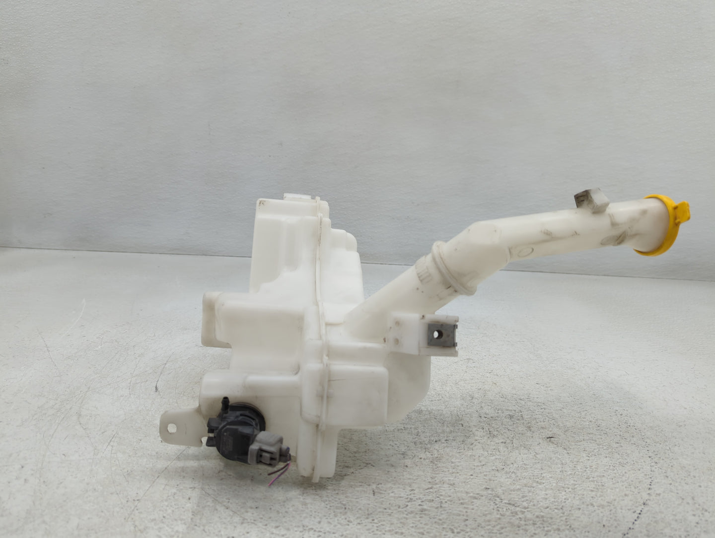 2006-2010 Mazda 5 Windshield Washer Fluid Reservoir Bottle Oem - Oemusedautoparts1.com