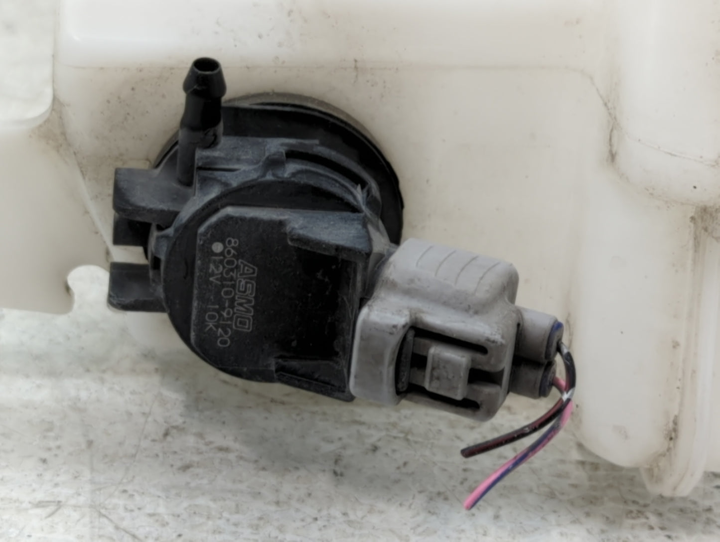 2006-2010 Mazda 5 Windshield Washer Fluid Reservoir Bottle Oem - Oemusedautoparts1.com