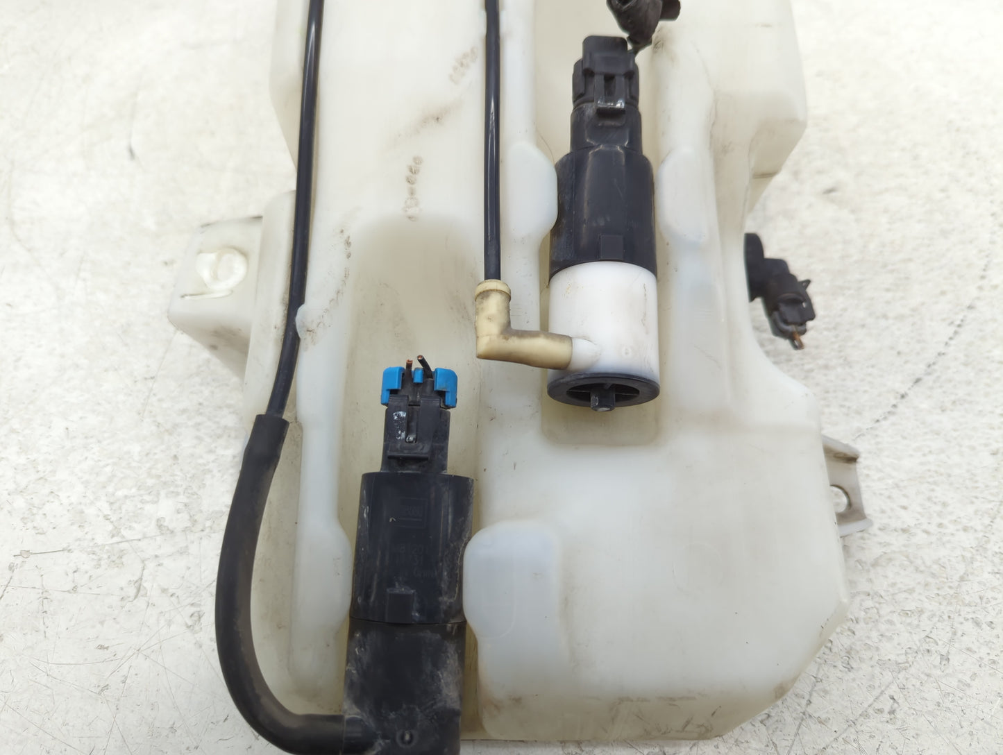 2007 Silverado 2500 Windshield Washer Fluid Reservoir Bottle Oem - Oemusedautoparts1.com