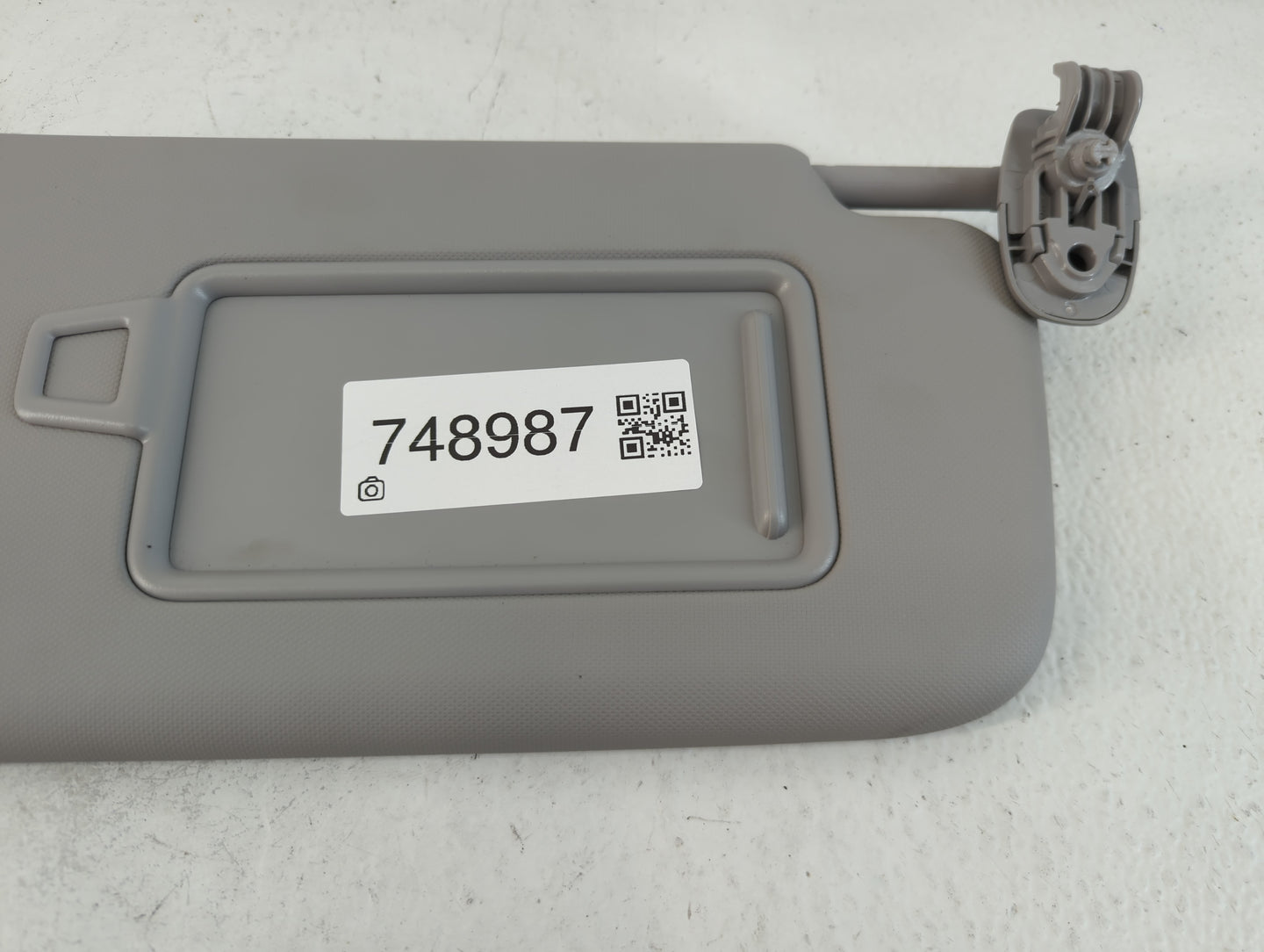 2022 Hyundai Kona Sun Visor Shade Replacement Passenger Right Mirror Fits OEM Used Auto Parts - Oemusedautoparts1.com