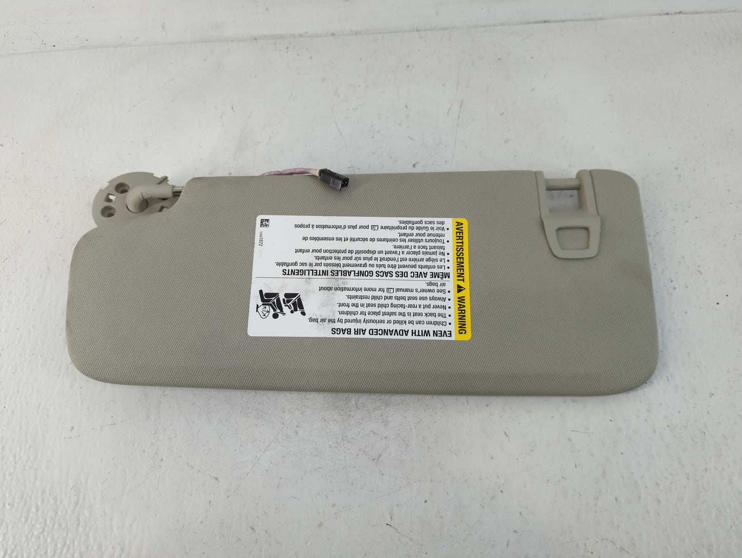 2020 Gmc Terrain Sun Visor Shade Replacement Passenger Right Mirror Fits OEM Used Auto Parts - Oemusedautoparts1.com