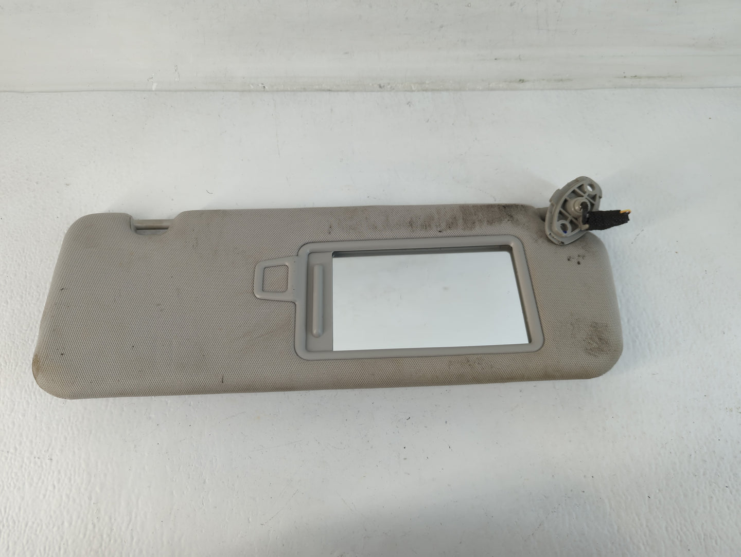 2016-2020 Kia Sorento Sun Visor Shade Replacement Passenger Right Mirror Fits Fits 2016 2017 2018 2019 2020 OEM Used Auto Parts - Oemusedautoparts1.com