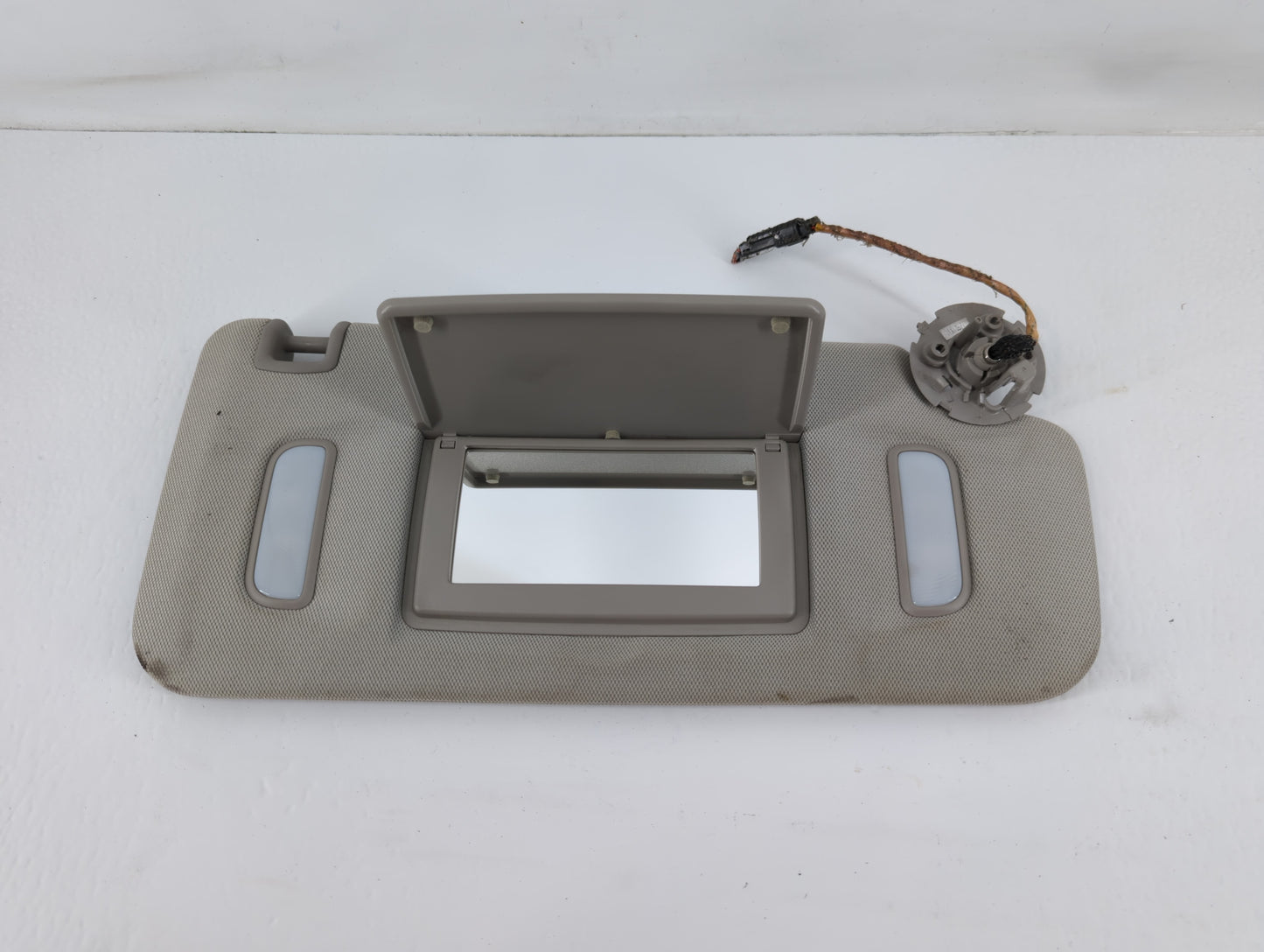 2010-2017 Chevrolet Equinox Sun Visor Shade Replacement Passenger Right Mirror Fits Fits 2010 2011 2012 2013 2014 2015 2016 2017 OEM Used Auto Parts - Oemusedautoparts1.com