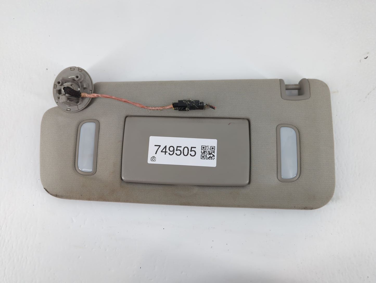 2010-2017 Chevrolet Equinox Sun Visor Shade Replacement Driver Left Mirror Fits Fits 2010 2011 2012 2013 2014 2015 2016 2017 OEM Used Auto Parts - Oemusedautoparts1.com